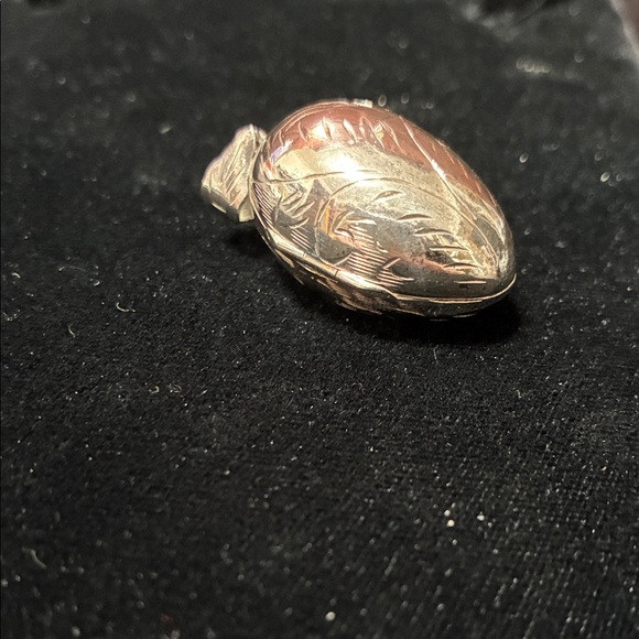 Vintage rare sterling silver egg locket - Picture 2 of 16
